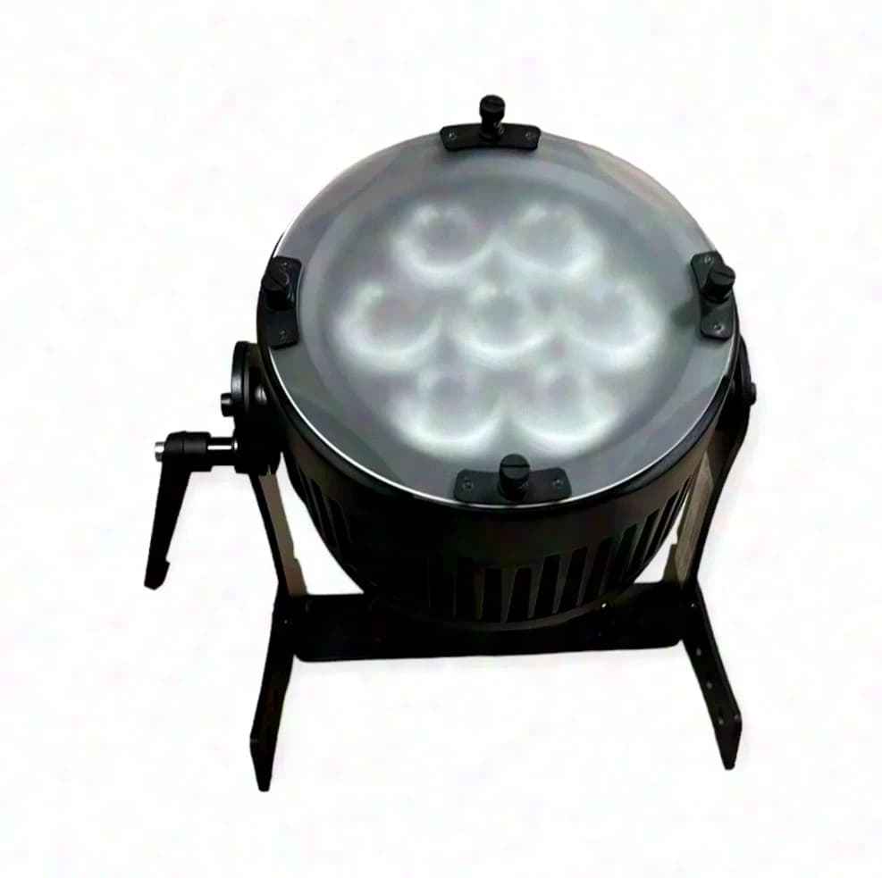 Lexvision LV7 LED BATTERY PAR incl. Frost Filter, IR Remote Control & Omega Clamp