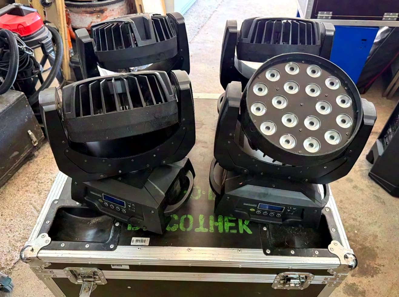 Lightmaxx Wash Moving Heads in Case