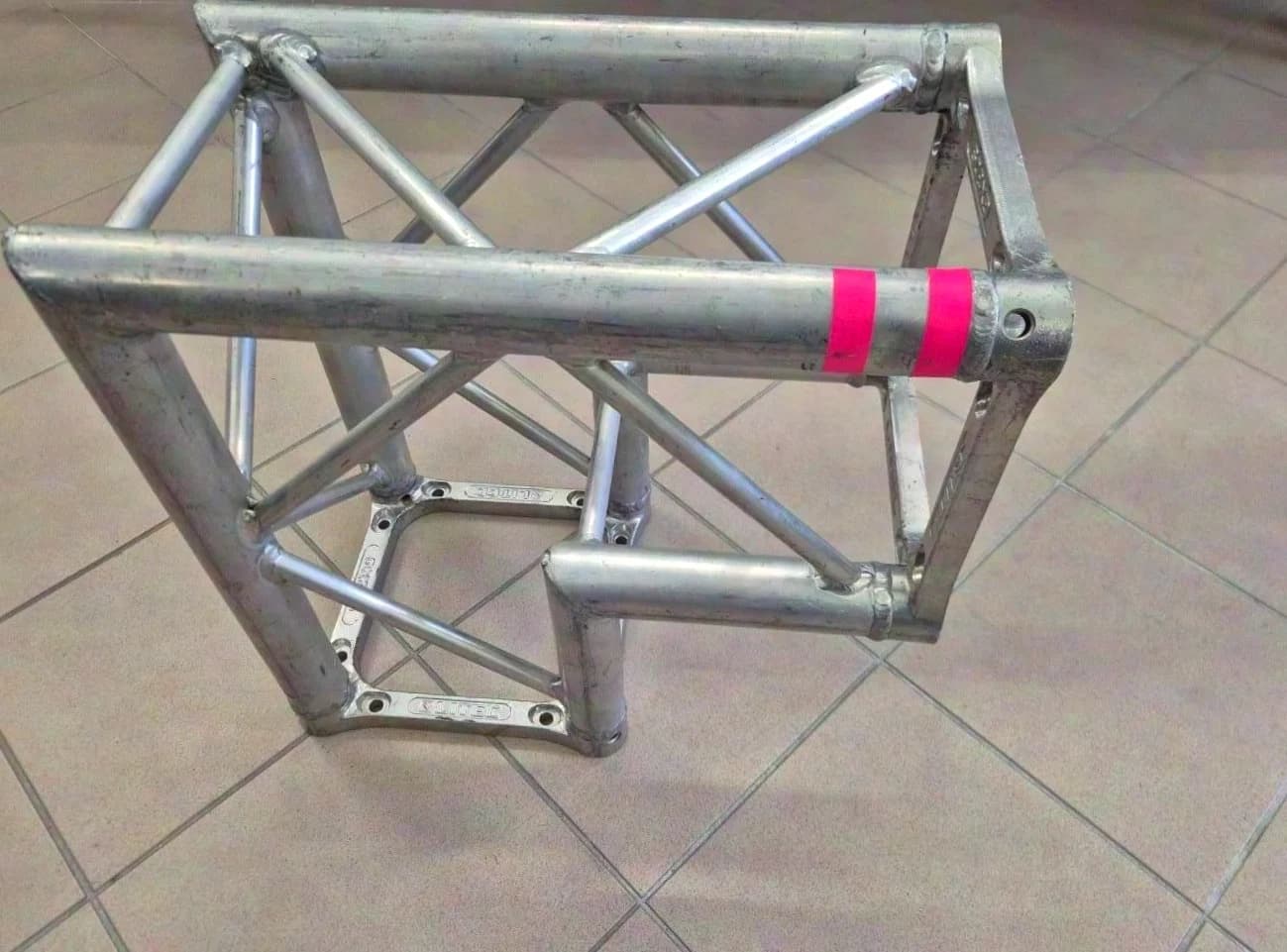 Litec QX30SA truss corner