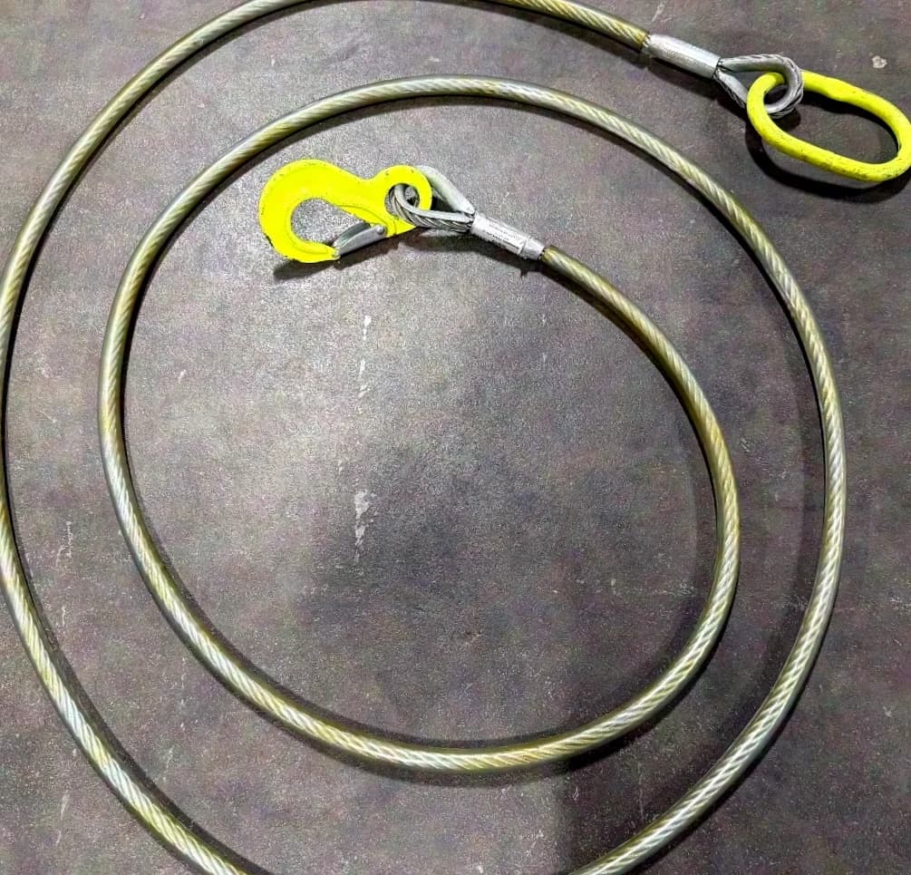 Lot: Safety wire 4100mm, 1200kg WLL, with oval ring and hook
