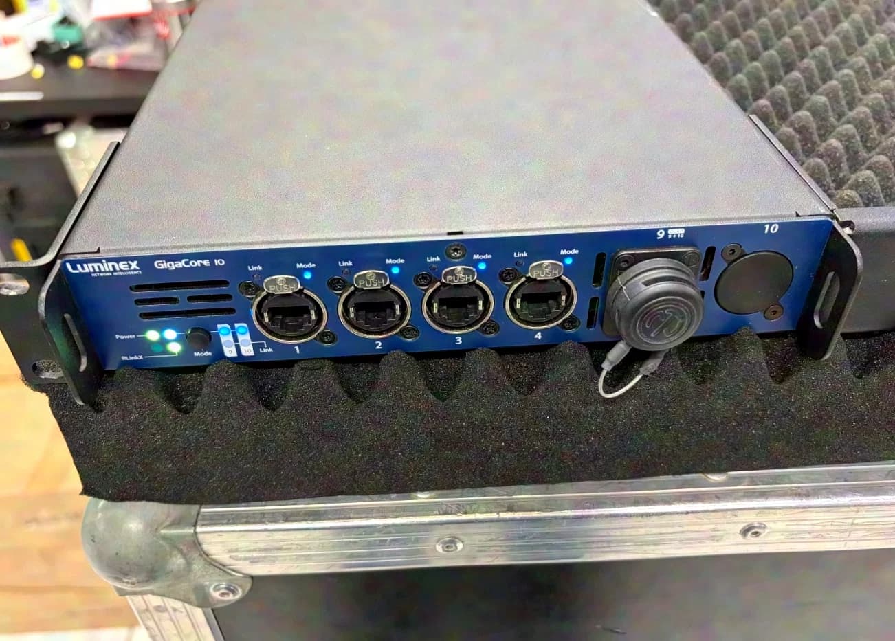 Luminex GigaCore 10 with Opticalcon Quad connector