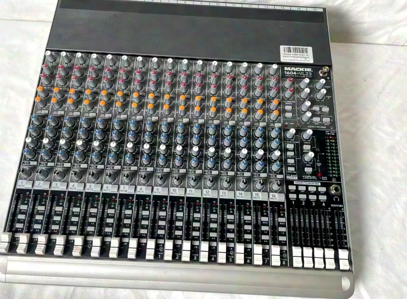MACKIE 1604 VLZ3 - 16-Channel Analog Mixer incl. Roadcase