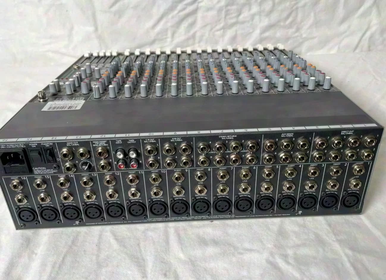MACKIE 1604 VLZ3 - 16-Channel Analog Mixer incl. Roadcase