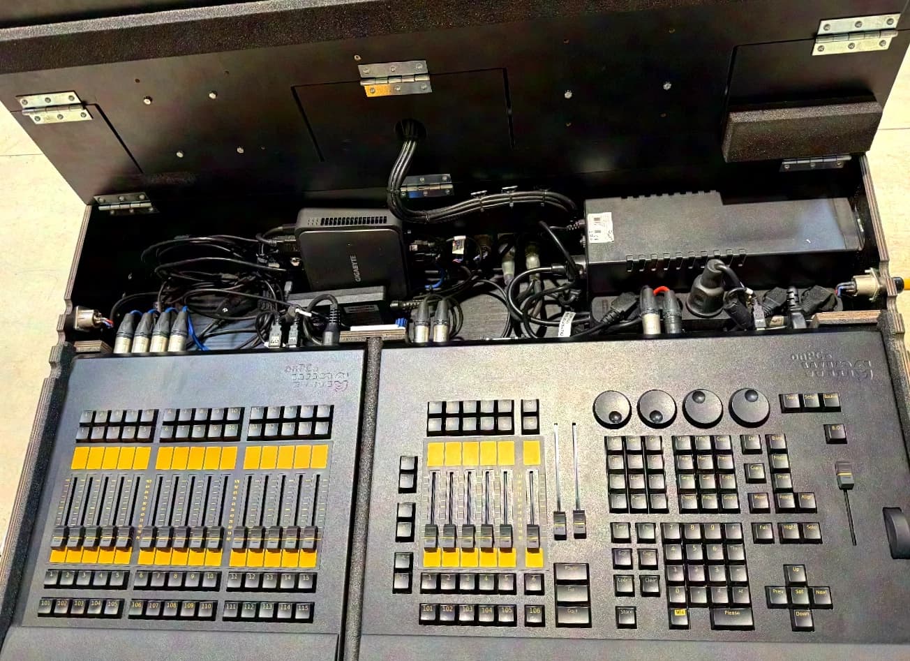MA Lighting grandMA2 onPC Tourpack Command Wing and 2x Fader Wing