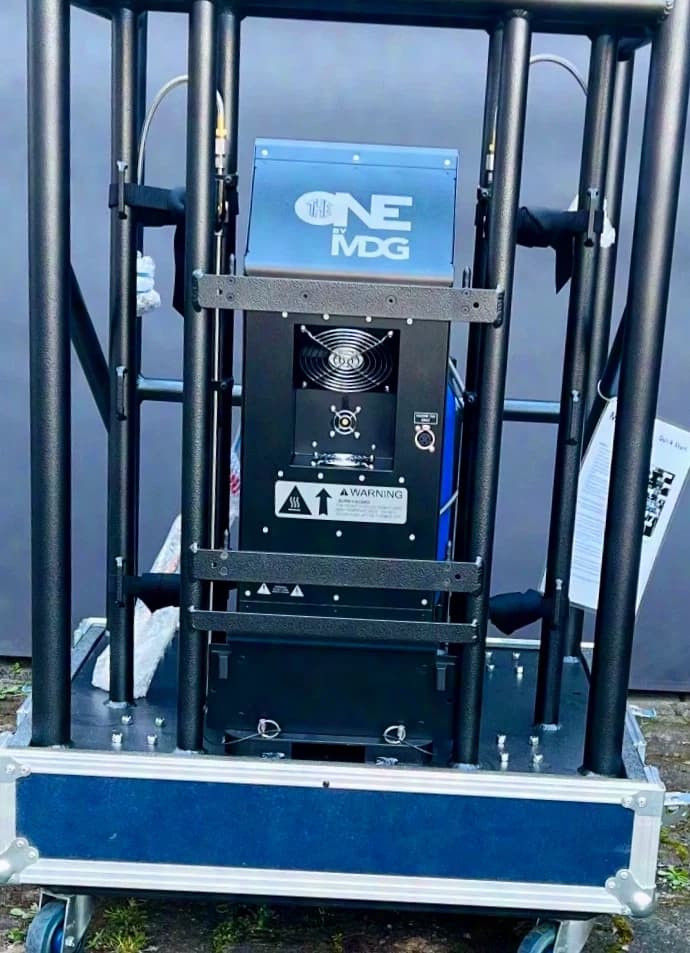 MDG theONE RACKVERSION Hazer/Fog Machine incl. original hood case (LIKE NEW)