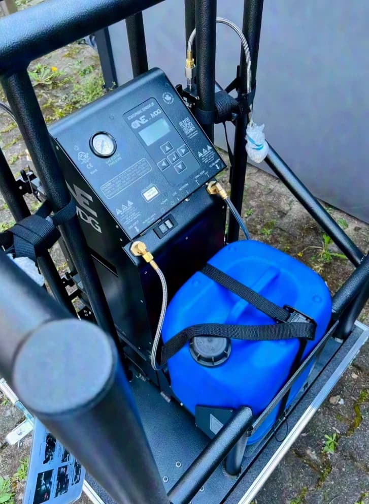 MDG theONE RACKVERSION Hazer/Fog Machine incl. original hood case (LIKE NEW)