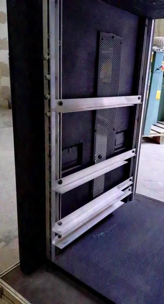 MGM 19" Rack, 16 rack units, with lid case, casters, used