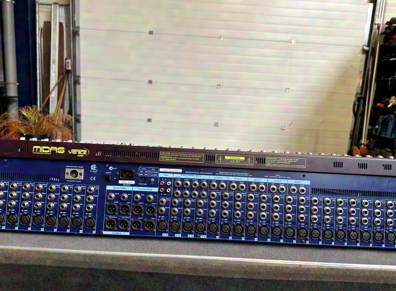 MIDAS Venice 320 with Case