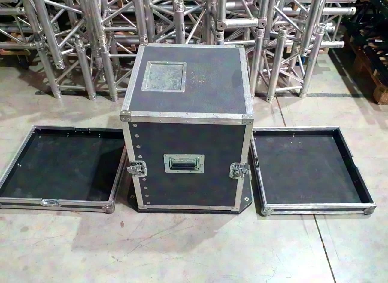 ML Case grey approx. 62 x 55 x 61 cm, 2 removable lids on the sides, 4 butterfly latches "always state the following no.: 255*"