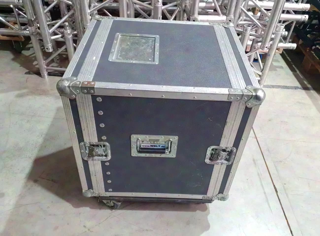 ML Case with wheels, grey, approx. 63 x 55 x 74 cm, 2 removable lids on the sides, 4 butterfly latches "always specify the following no.: 257*"