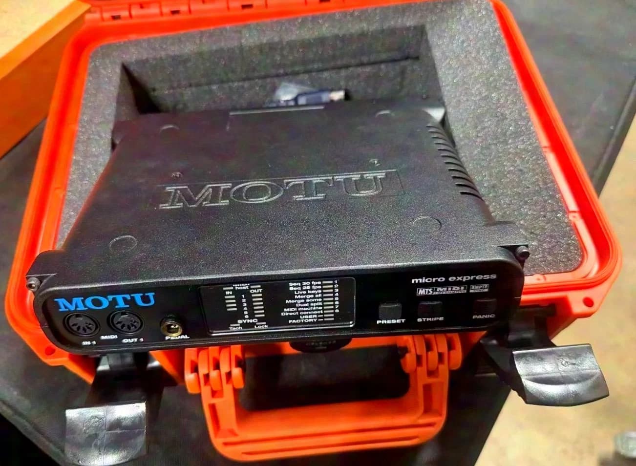 MOTU Micro Express USB MIDI Interface incl. Case