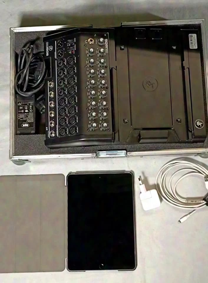 Mackie DL1608 Digital Mixer, Lightning with iPad Control, max. 16 Inputs
