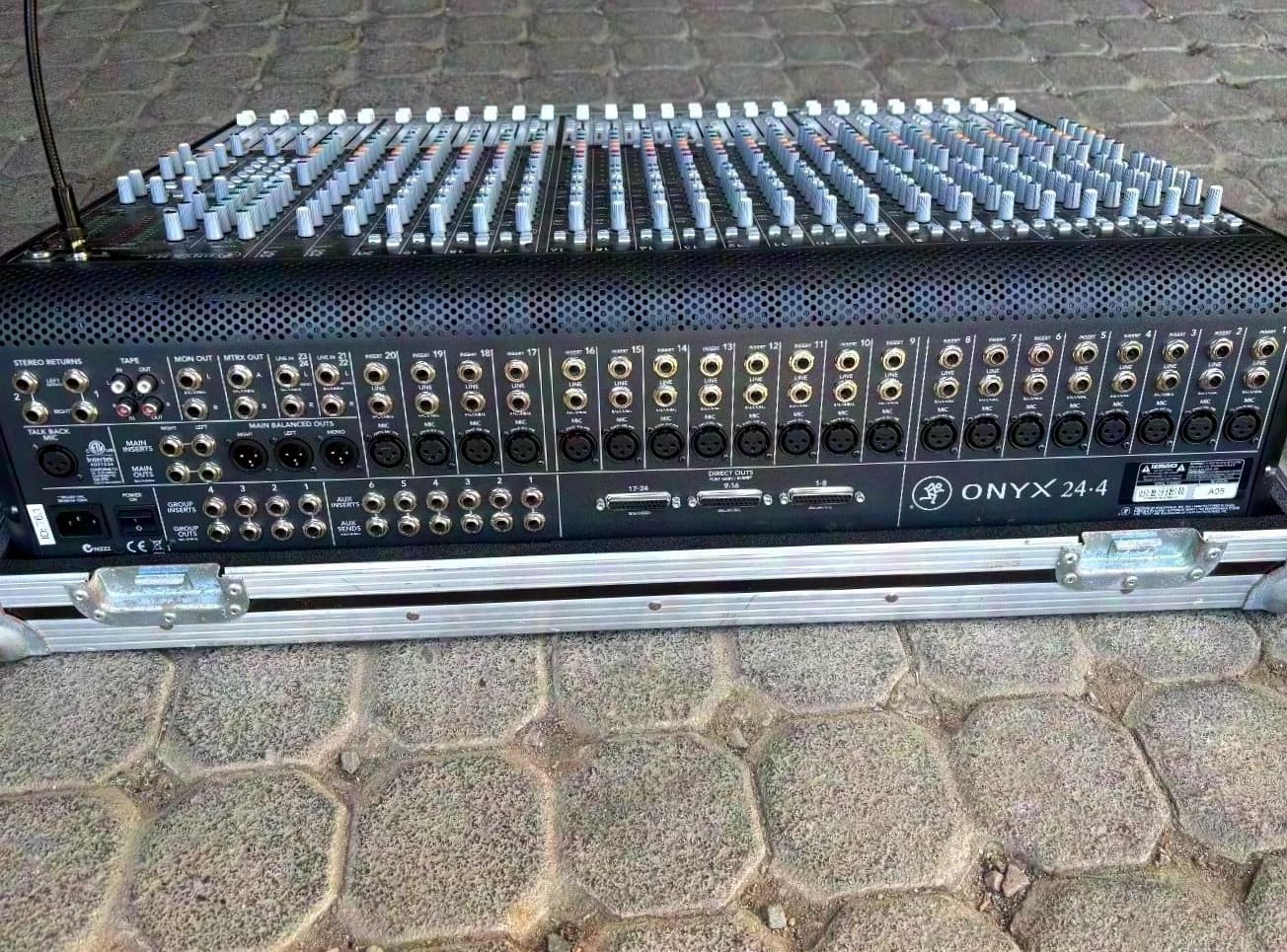 Mackie ONYX 24-4 24-Channel Analog Mixer