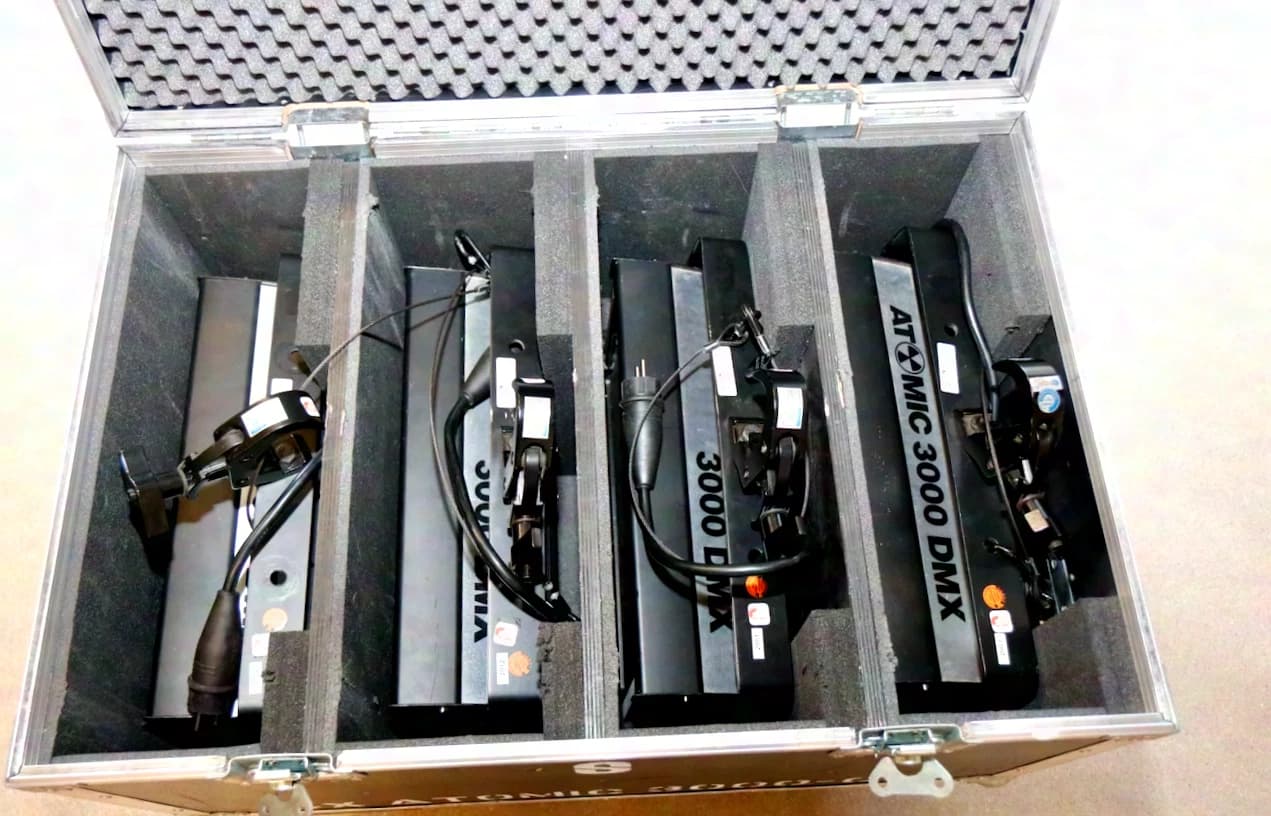 Martin Atomic 3000 DMX optional in 1-unit case or 4-unit case