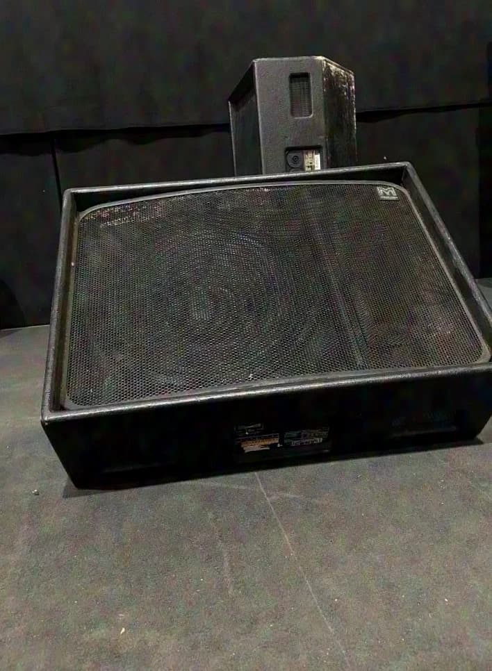 Martin LE400B in double case
