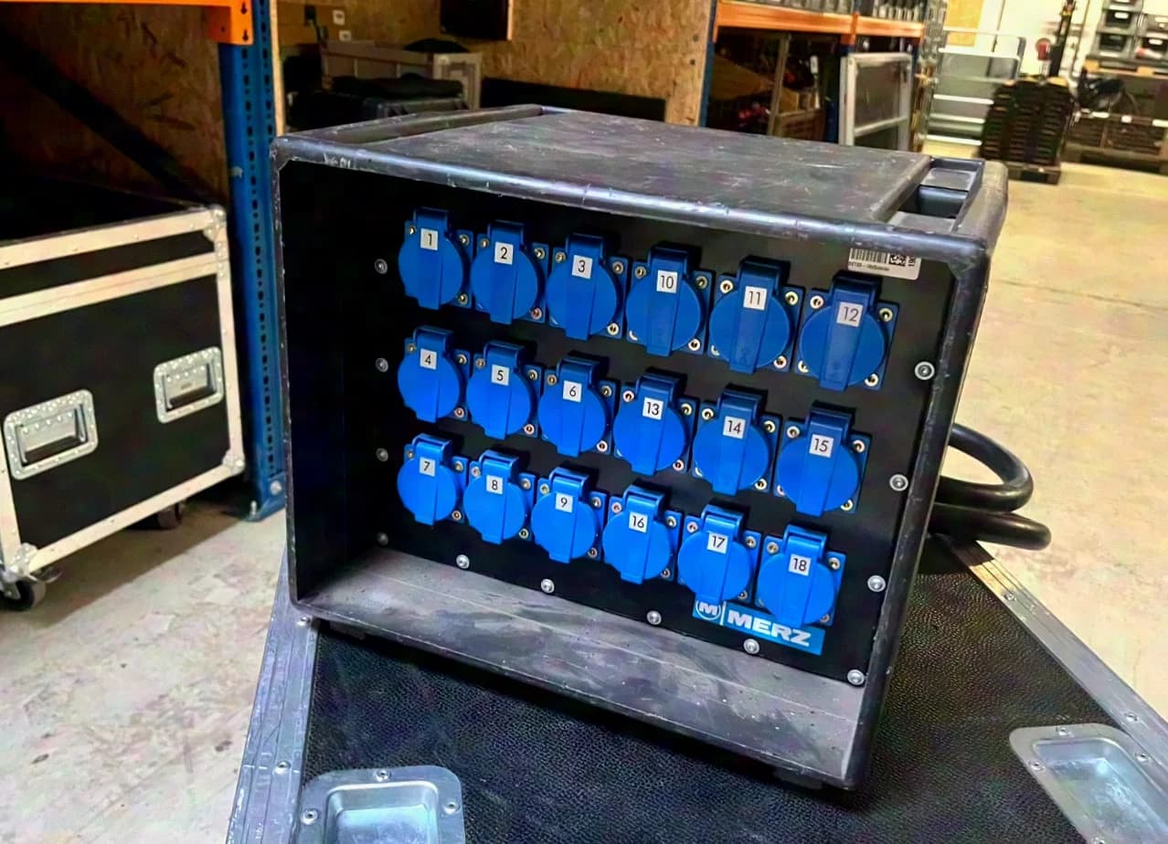 Merz Power Distributor CEE 63A -> 18x Schuko in Rubber Housing