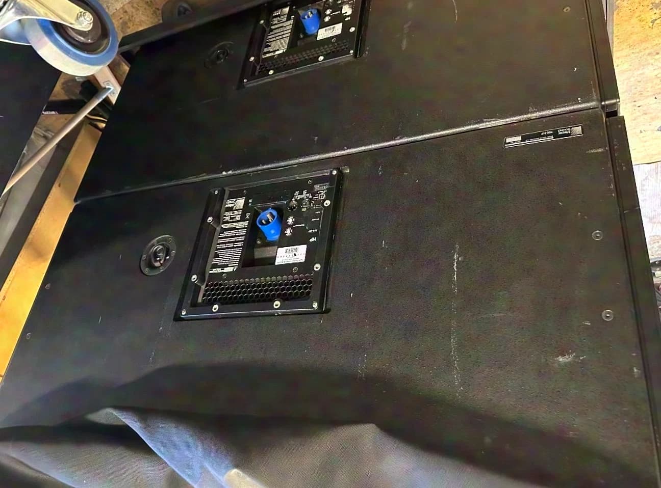 Meyer Sound 700-HP ( with rigging )