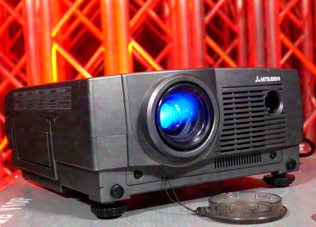 Mitsubishi Electric LVP-X400U Projector incl. Case