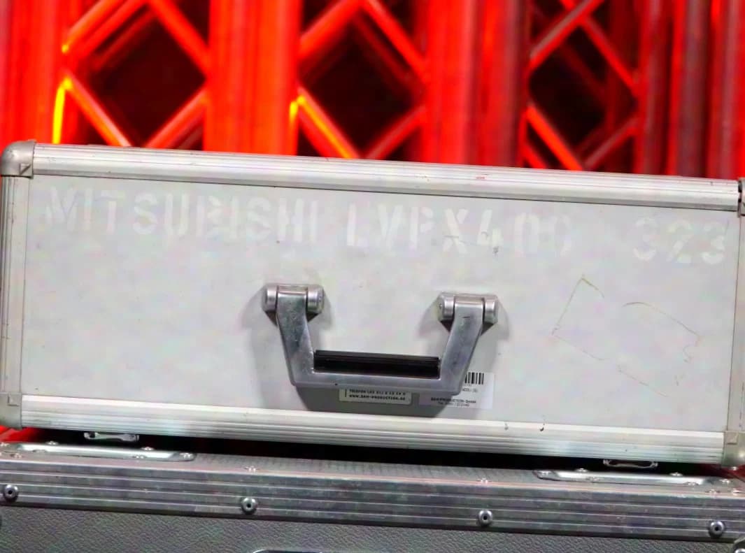 Mitsubishi Electric LVP-X400U Projector incl. Case