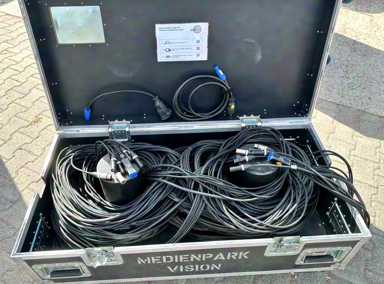 Multicore 4x Cat5E Belden, 2x X3Pol XLR AES EBU, 1x Power 80m
