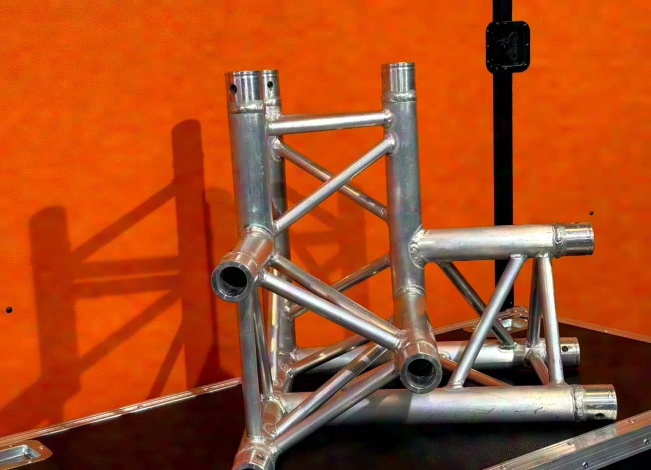 NAXPRO TRUSS FD33 C34 90° 3-Way Corner | 0.5m | Silver