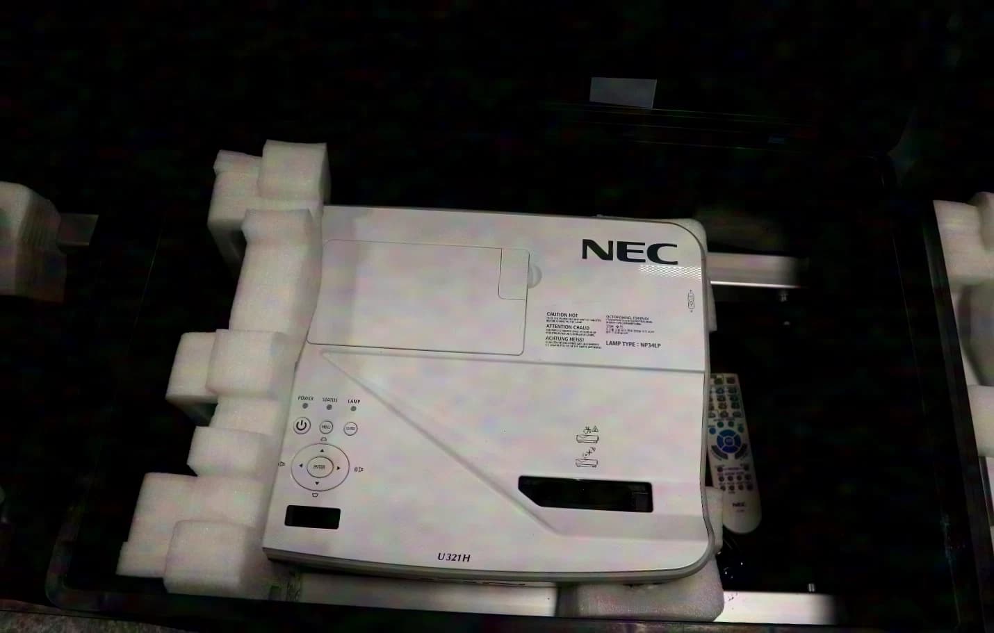 NEC NP-U321H Ultra-Short-Throw Projector (Full HD) in Auer Transport Case with Height Adjustment