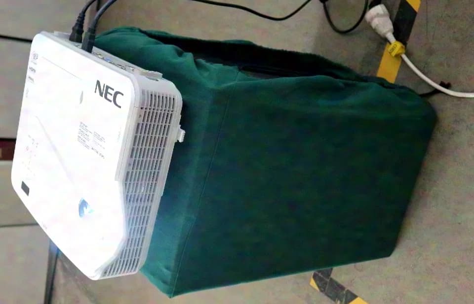 NEC NP-U321H Ultra-Short-Throw Projector (Full HD) in Auer Transport Case with Height Adjustment