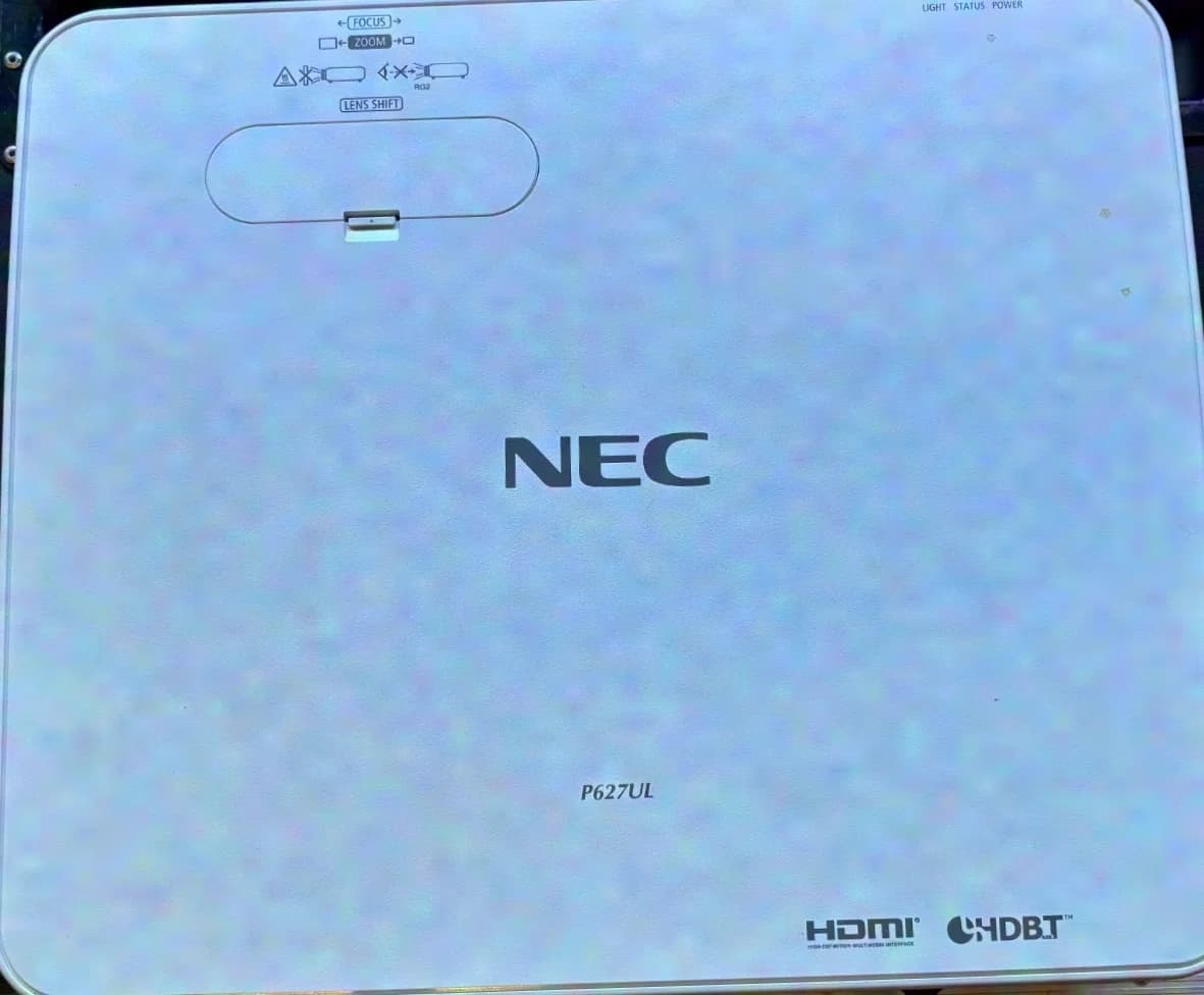 NEC P627UL Projector
