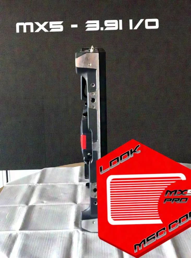NEW at MSC CON MX5-Pro 3.91 Indoor/Outdoor RENTAL SCREEN (Model S)