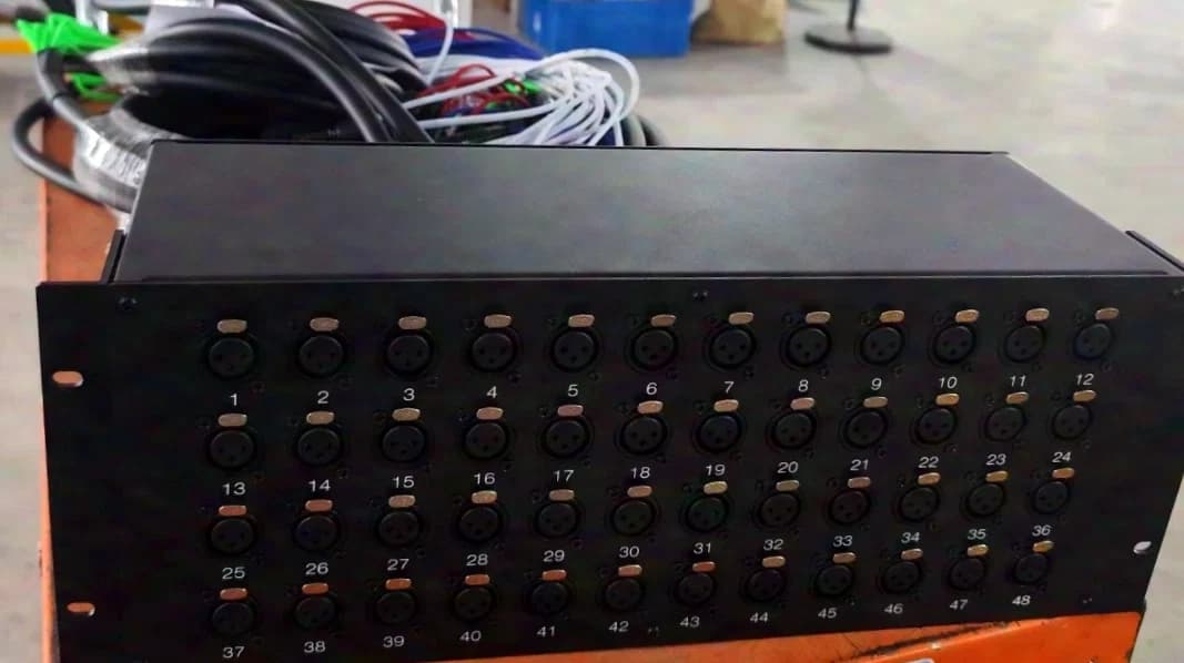New 48-channel XLR splitter Ideal for splitting the analog signal between Front-of-House and monitor consoles, for example.