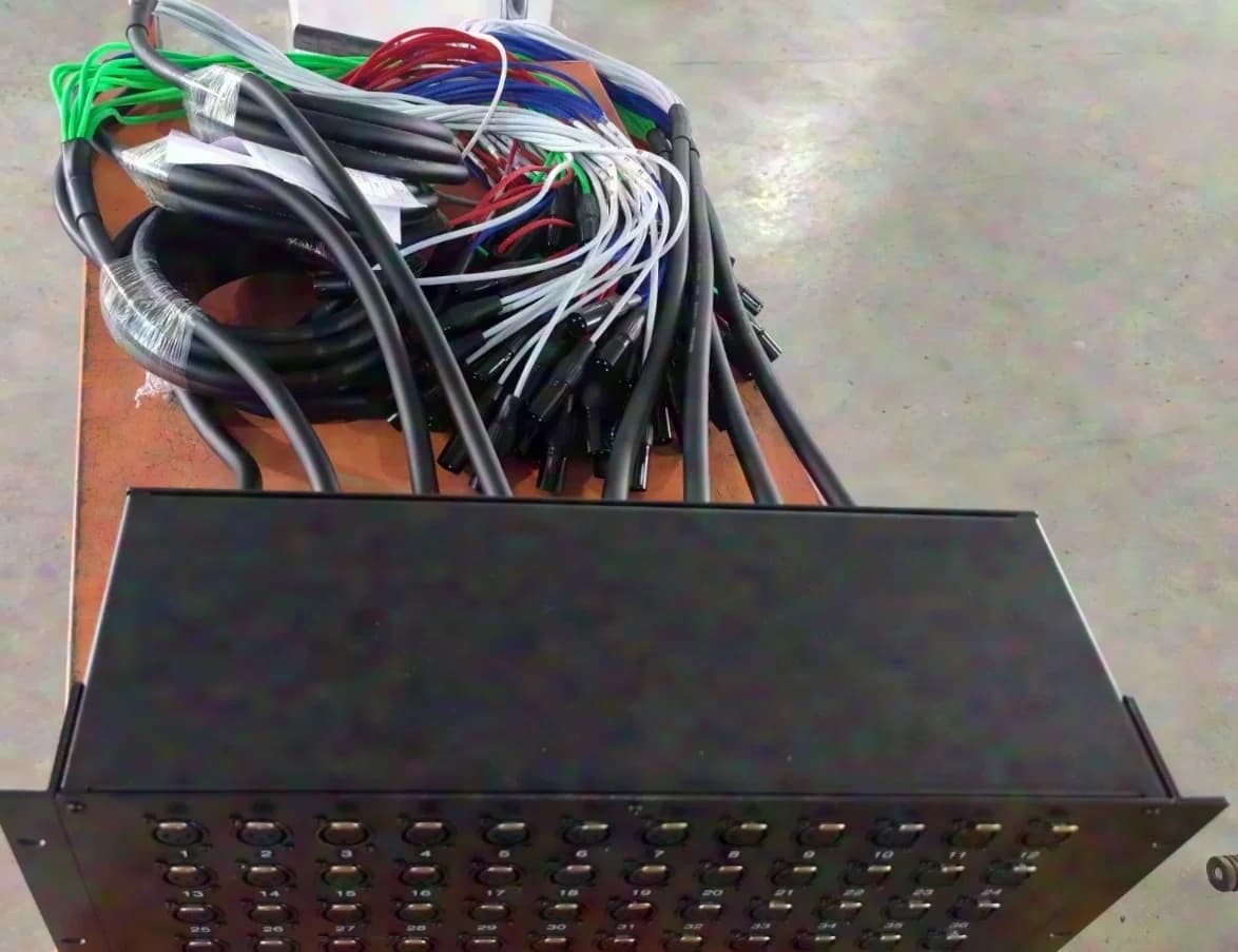 New 48-channel XLR splitter Ideal for splitting the analog signal between Front-of-House and monitor consoles, for example.