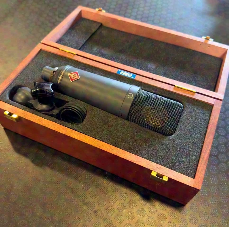 Neumann TLM 193 in wooden case incl. stand clamp