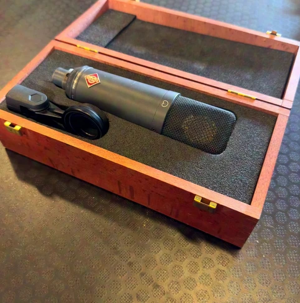 Neumann TLM 193 in wooden case incl. stand clamp