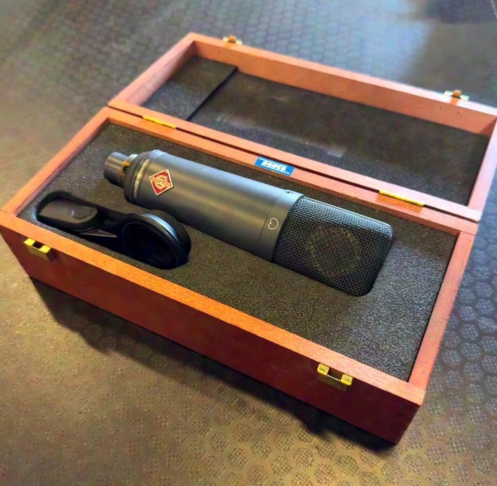 Neumann TLM 193 in wooden case incl. stand clamp