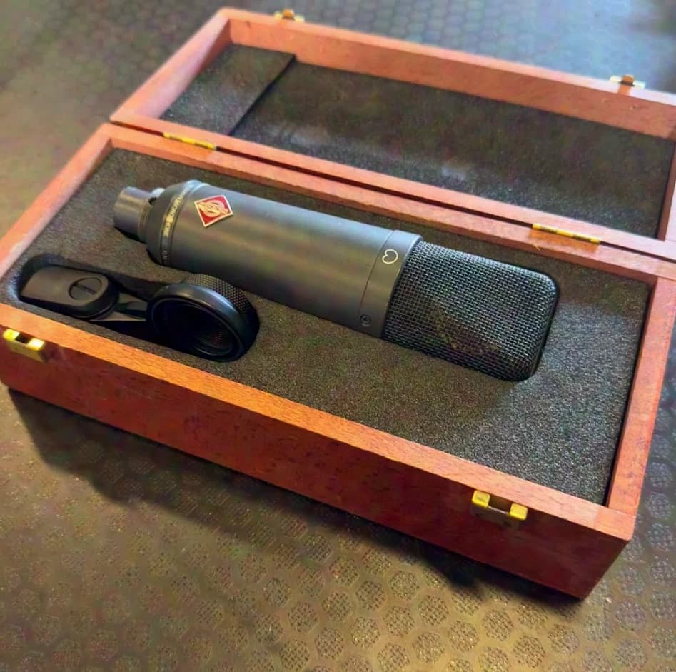 Neumann TLM 193 in wooden case incl. stand clamp