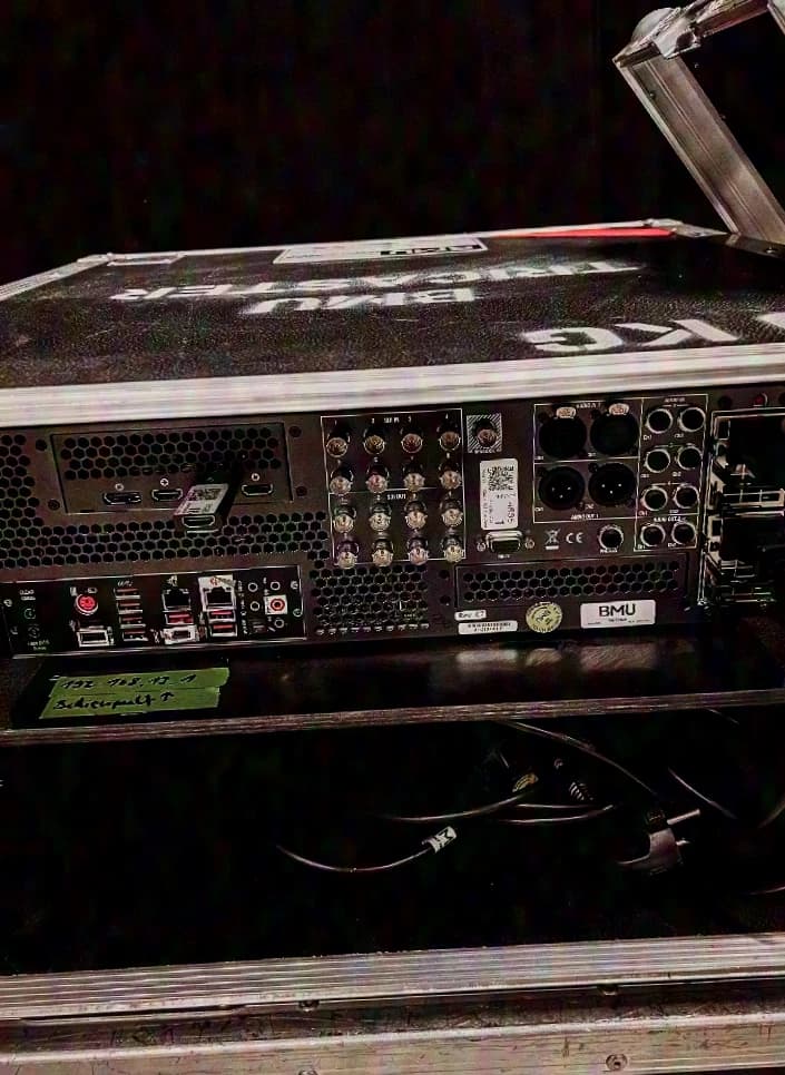 NewTek TriCaster TC2 Elite in SET with Case and 4k Screen