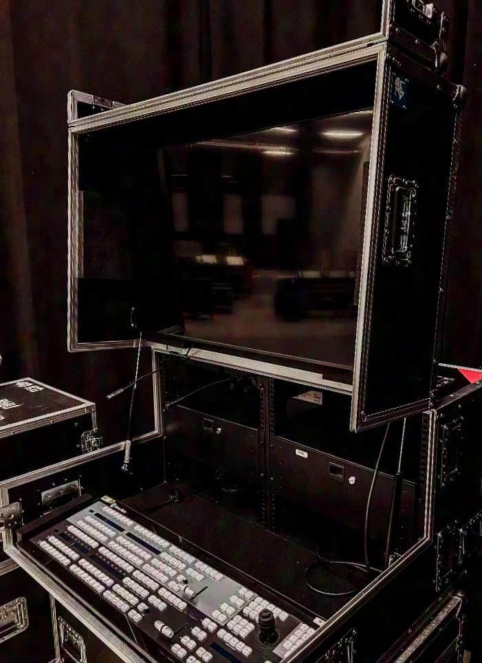 NewTek TriCaster TC2 Elite in SET with Case and 4k Screen