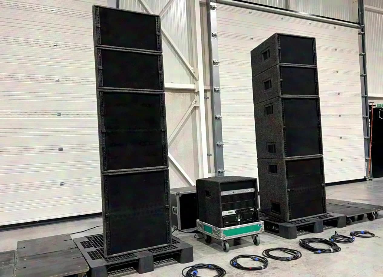 Nexo Alpha E + L-Acoustics: 4x B1-18 4x E-M NX242ES 2x LA48a