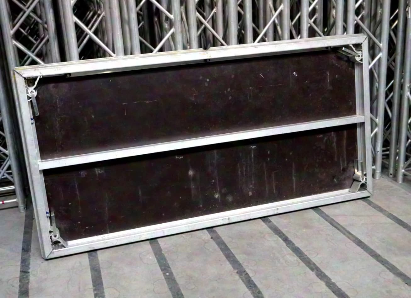 Nivtec flexible stage platform 2m x 1m