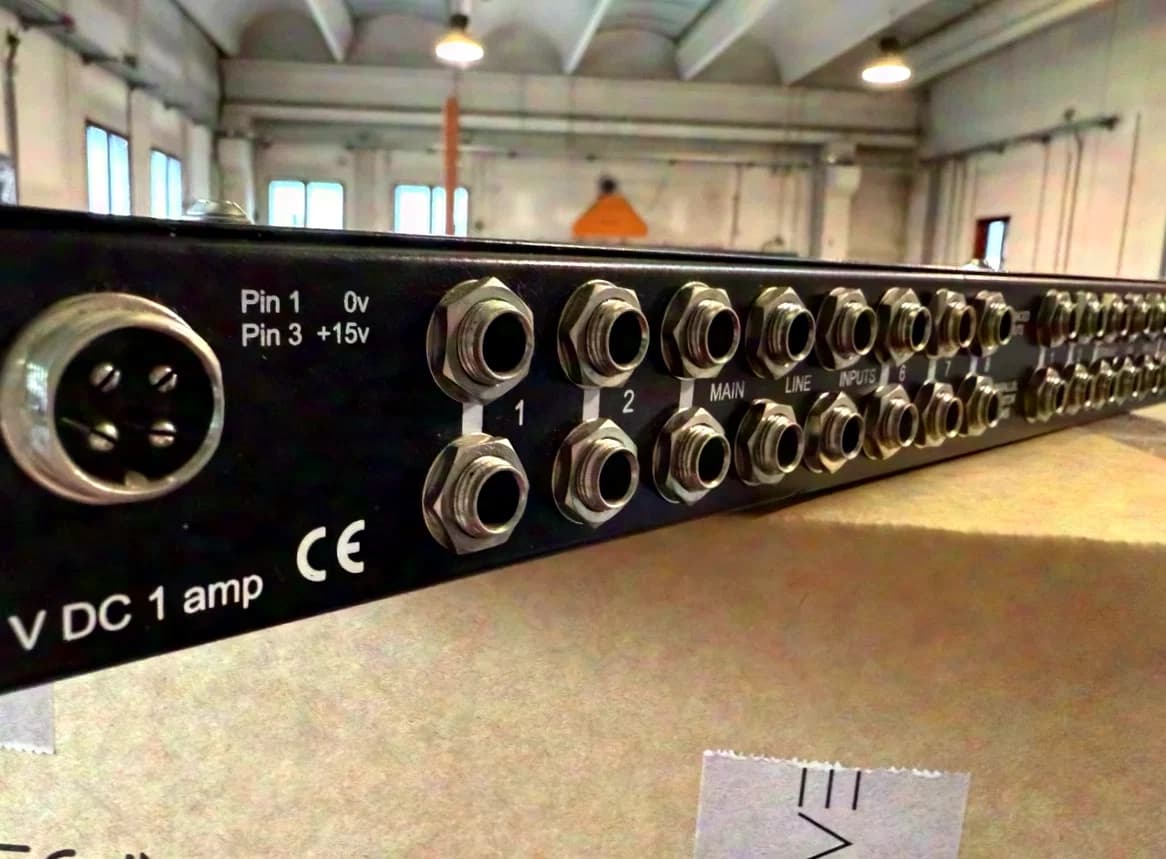 Orchid Electronics as Radial Engineering SW-8