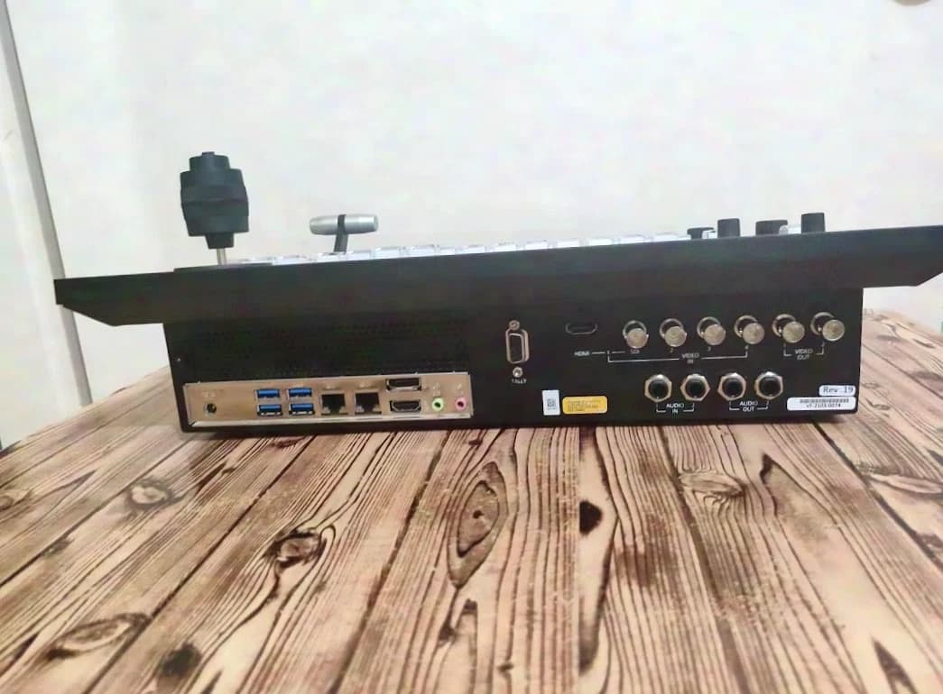 PANASONIC AW UE80 FULLHD 4K60 HDMI STREAMING Camera + AV HLC100 Mixing Console