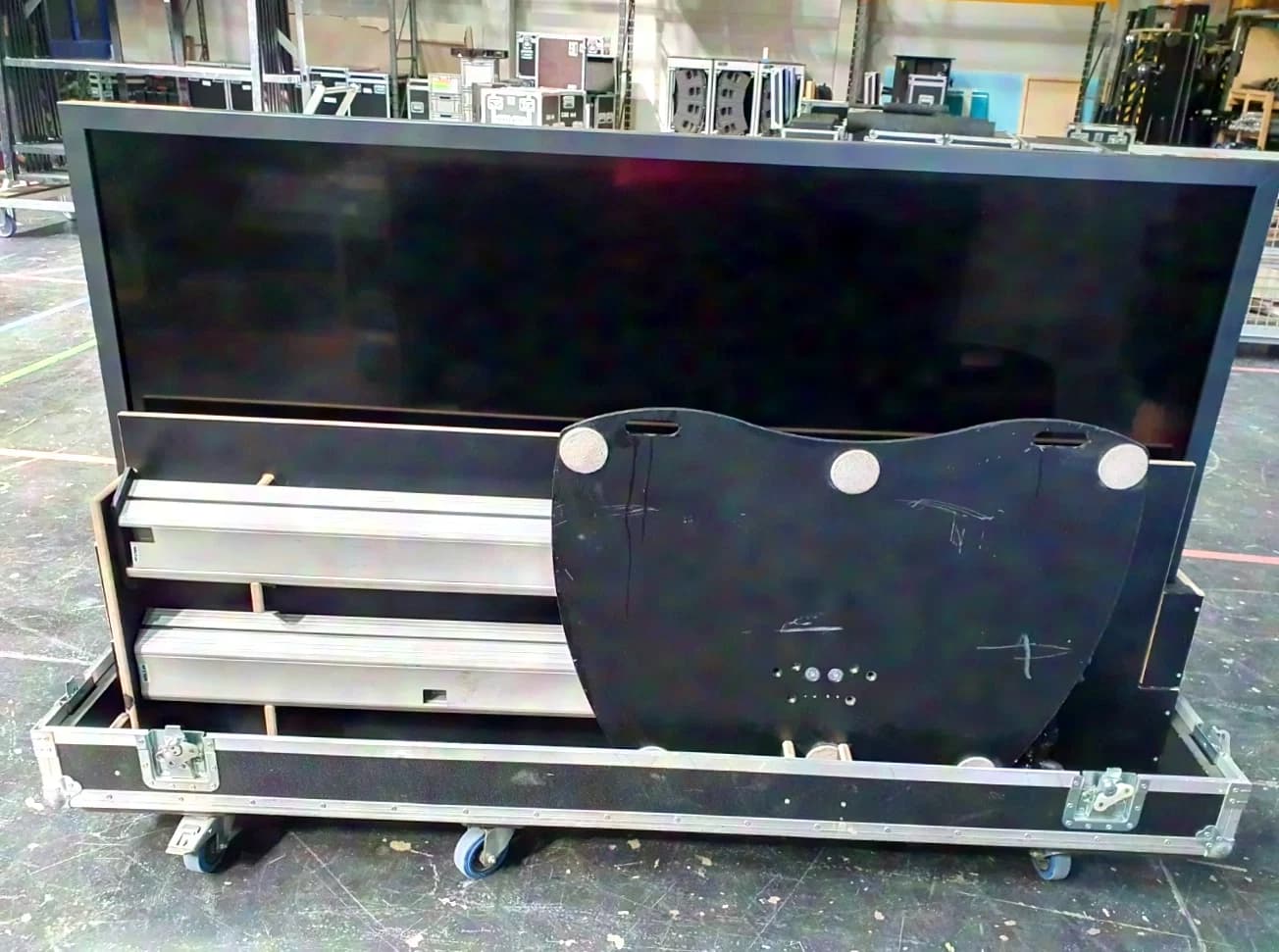 PANASONIC TH-80LF50E 80" incl. Audiopack & Case "always state the following no.: 82*"