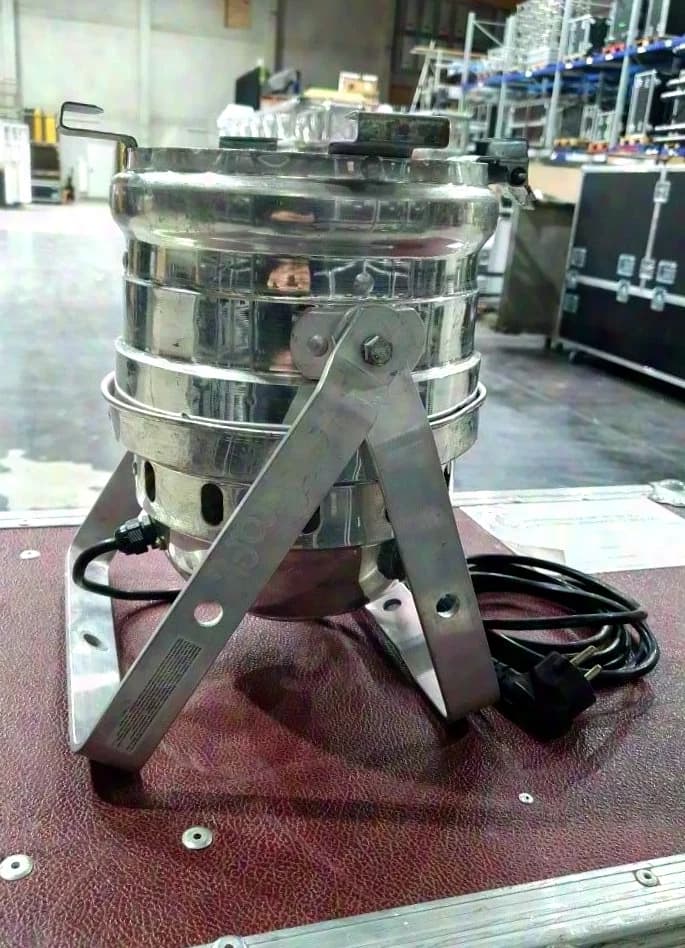 PAR 64 Floor Spotlight, silver, 500 Watt CP 88, long connection cable "always specify the following no.: 44*"