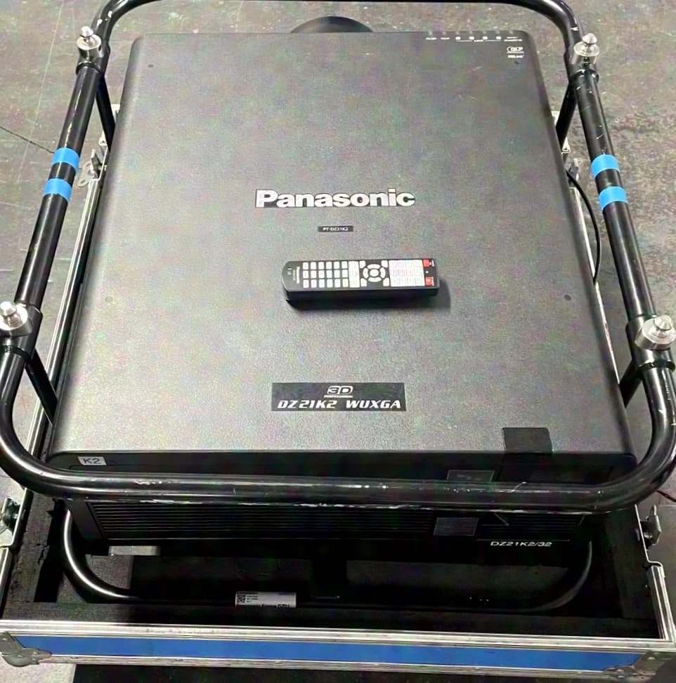 Panasonic DZ21K2 Video Projector