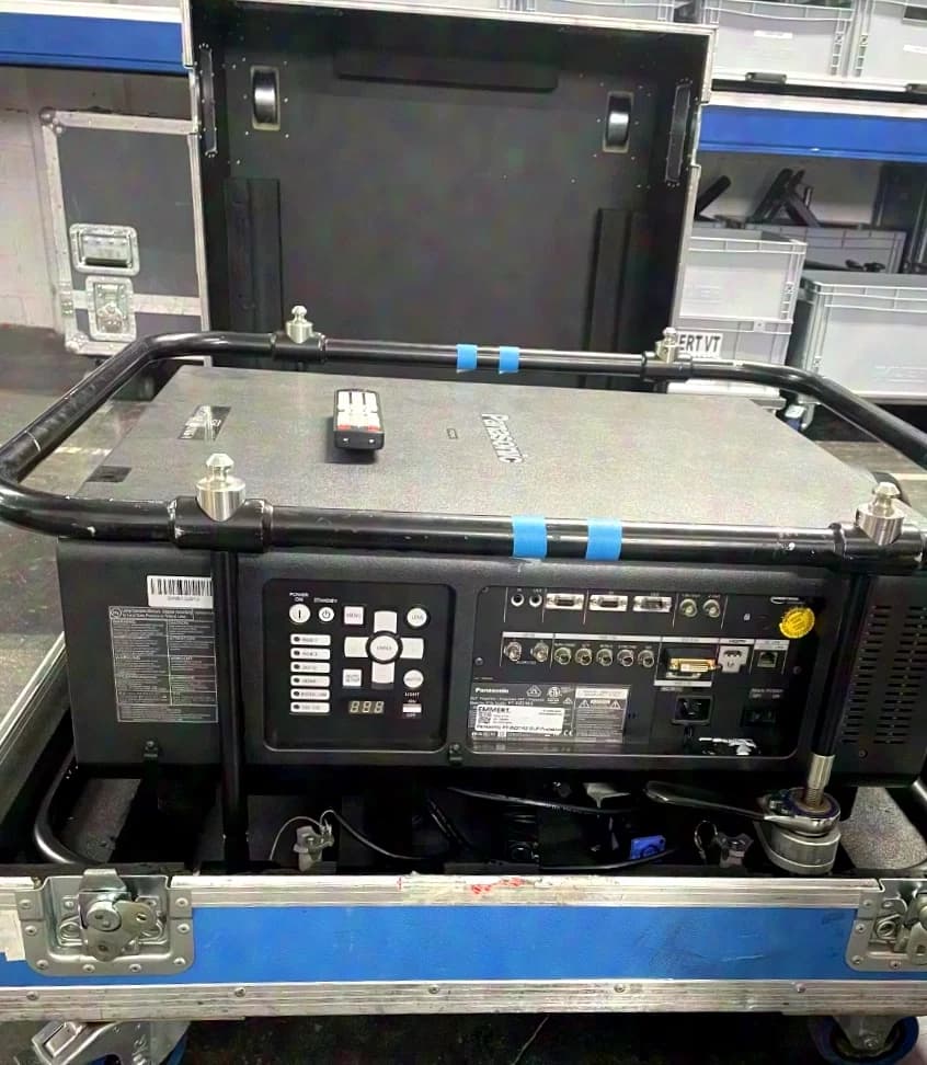 Panasonic DZ21K2 Video Projector