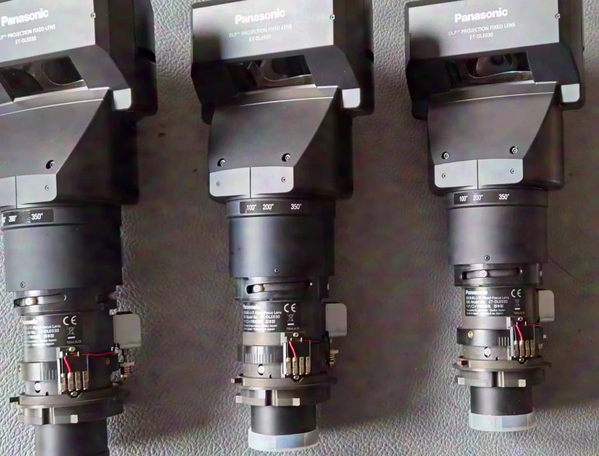 Panasonic ET-DLE030 (= ET-DLE035*) Ultra Short lens 0.38:1 for PT-DZ120