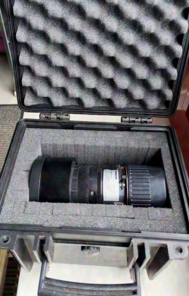 Panasonic ET-DLE250 Zoom lens 2.3-3.6:1 Demo stock in TOP condition in case