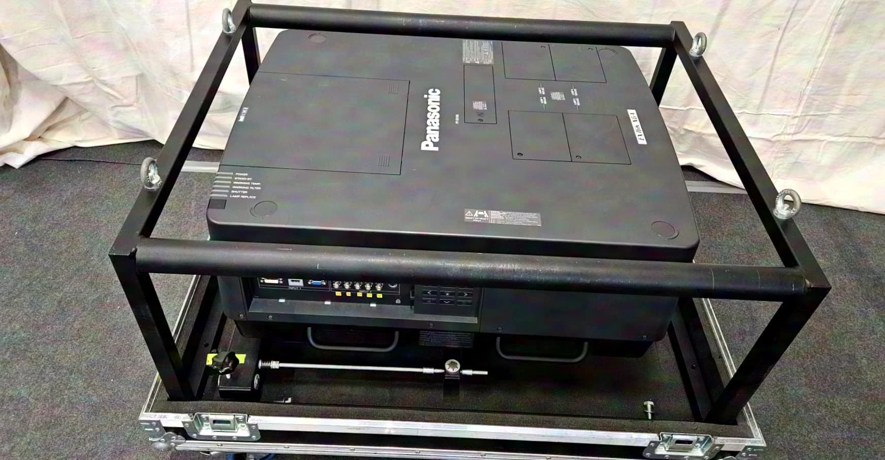 Panasonic PT-EX16KE Projector, incl. frame, case, accessories (few hours)