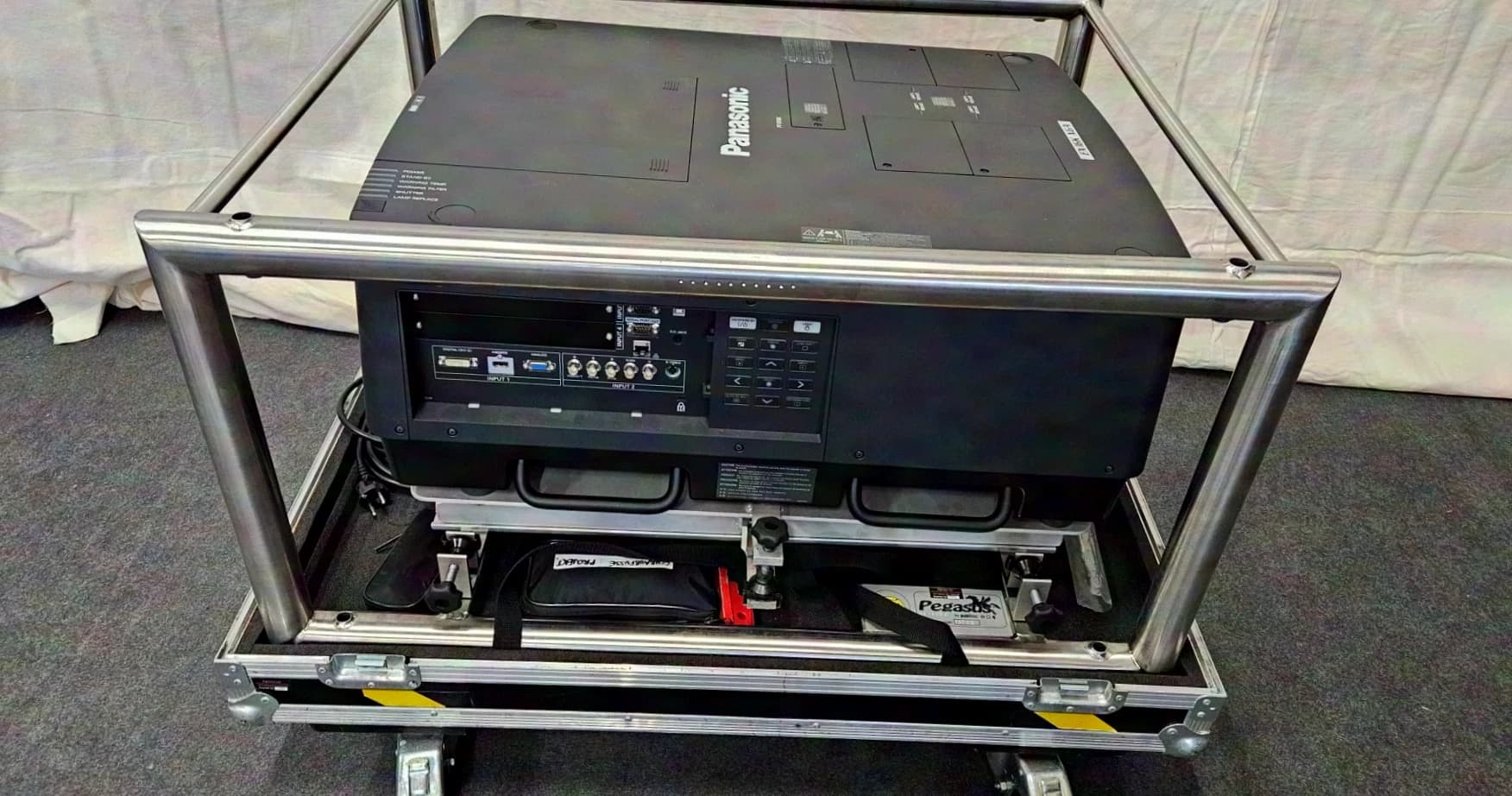 Panasonic PT-EX16KE Projector, incl. frame, case, accessories (few hours)