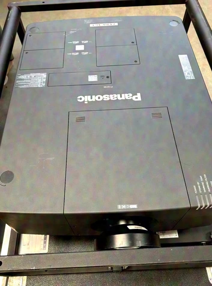 Panasonic PT-EX 16K. incl. lens